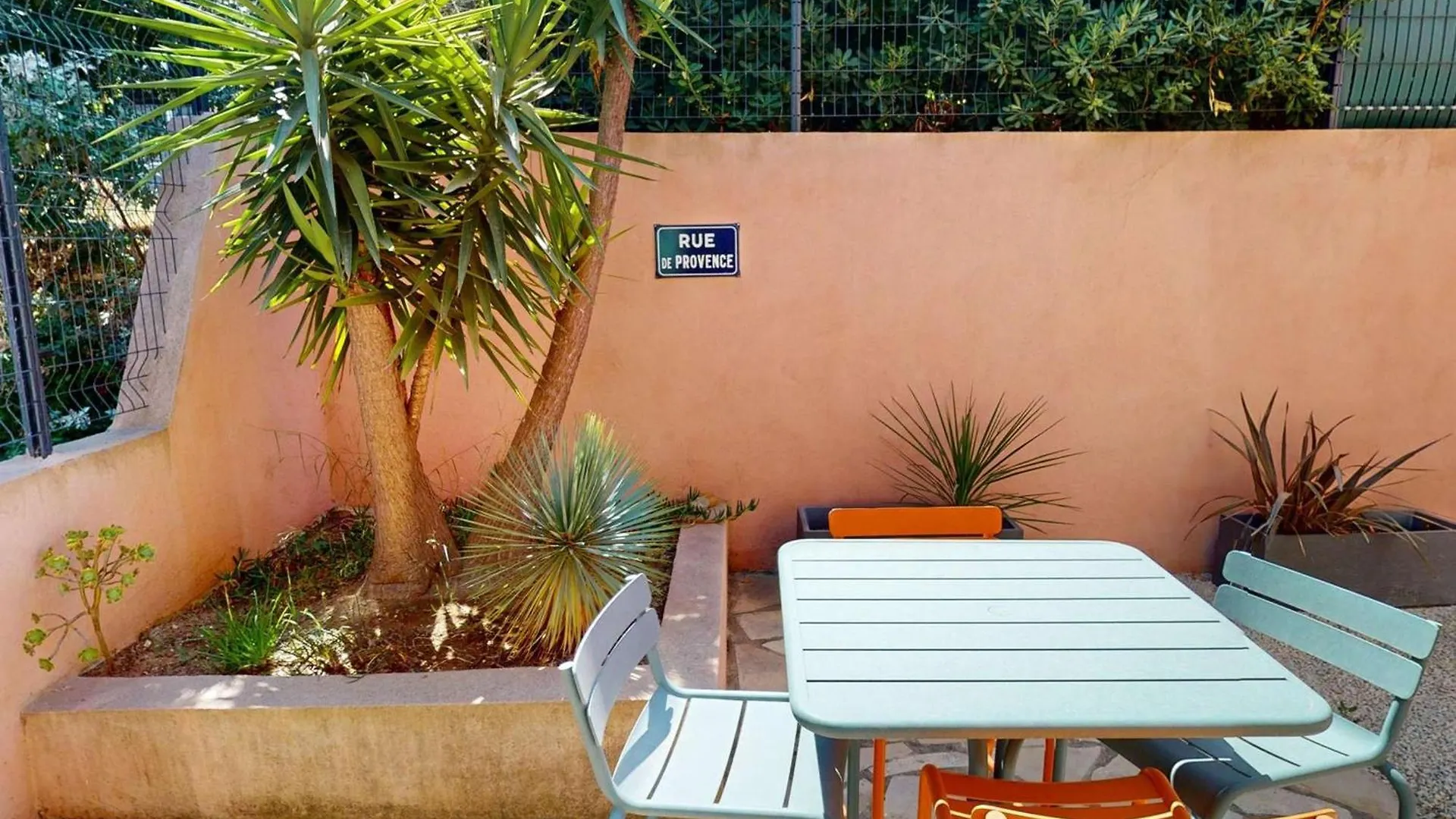 Belle Villa Climatisee Avec Piscine Et Parking Au Lavandou - Fr-1-308-200 Le Lavandou